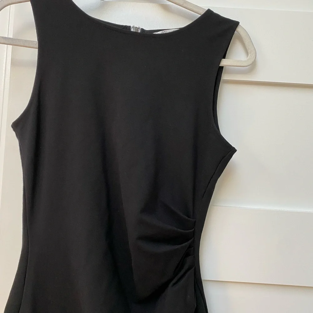 Kenneth Cole New York Hilary Ruched Size 6 Black Zipper Dress - Picture 7 of 9